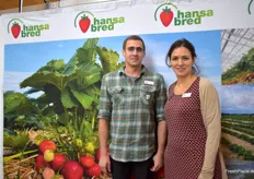 Henning Wagner und Veronika Waurich von Hansabred GmbH & Co. KG, das auf die Entwicklung und Züchtung von Erdbeersorten fokussiert ist.